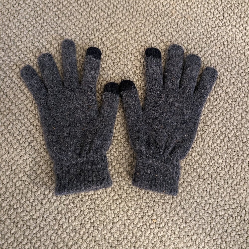 Barnes & Noble | Unisex Tech Reading Gloves | NWT